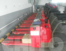 外資電子廠(chǎng)使用TE20電動(dòng)搬運(yùn)車(chē)